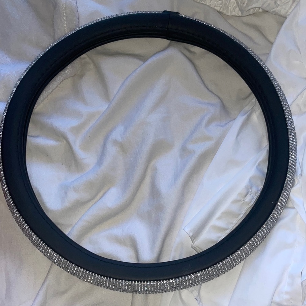 Steering wheel cover